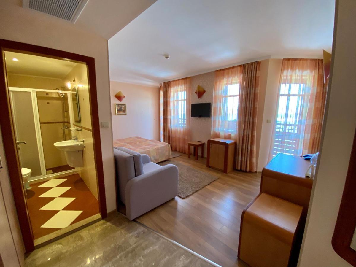 נסבר Family Hotel Saint Nikola מראה חיצוני תמונה